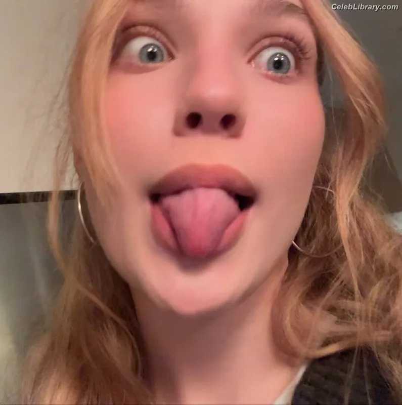 Maddie Ziegler photo 24 of 1039