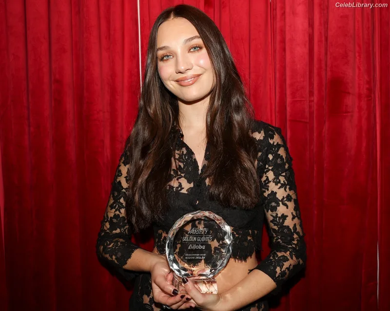 Maddie Ziegler photo 5 of 1039