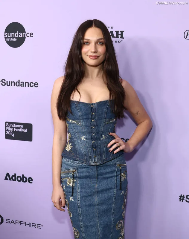 Maddie Ziegler photo 9 of 1039