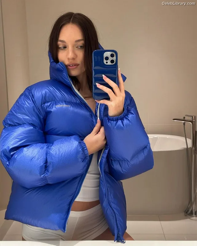 Maddie Ziegler photo 13 of 1039