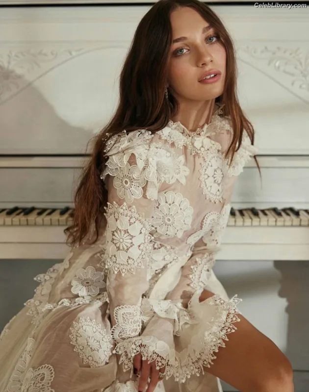 Maddie Ziegler photo 18 of 1039