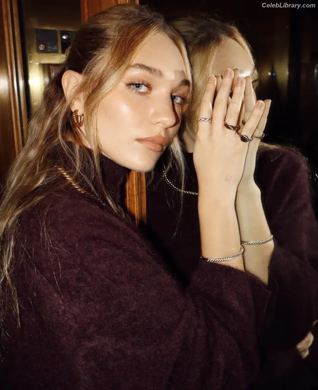 Maddie Ziegler photo 22 of 1039