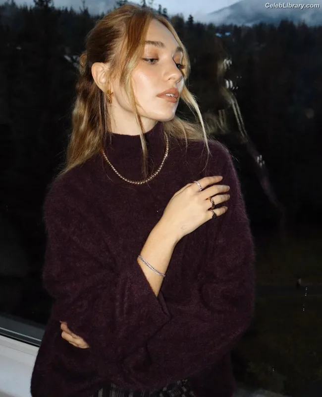 Maddie Ziegler photo 23 of 1039
