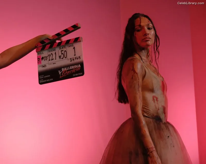 Maddie Ziegler photo 10 of 1039