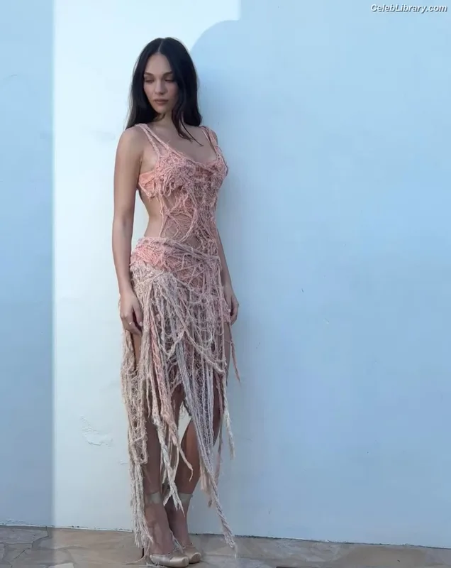 Maddie Ziegler photo 17 of 1039