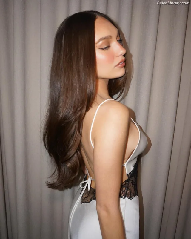 Maddie Ziegler photo 7 of 1039