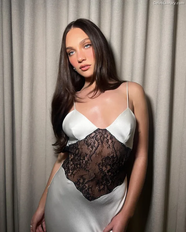 Maddie Ziegler photo 8 of 1039