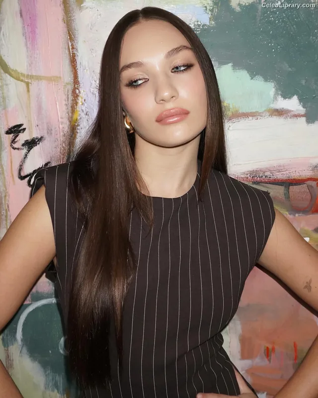 Maddie Ziegler photo 10 of 1039