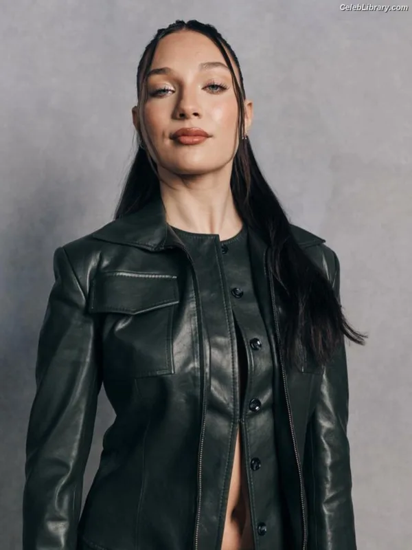 Maddie Ziegler photo 18 of 1039