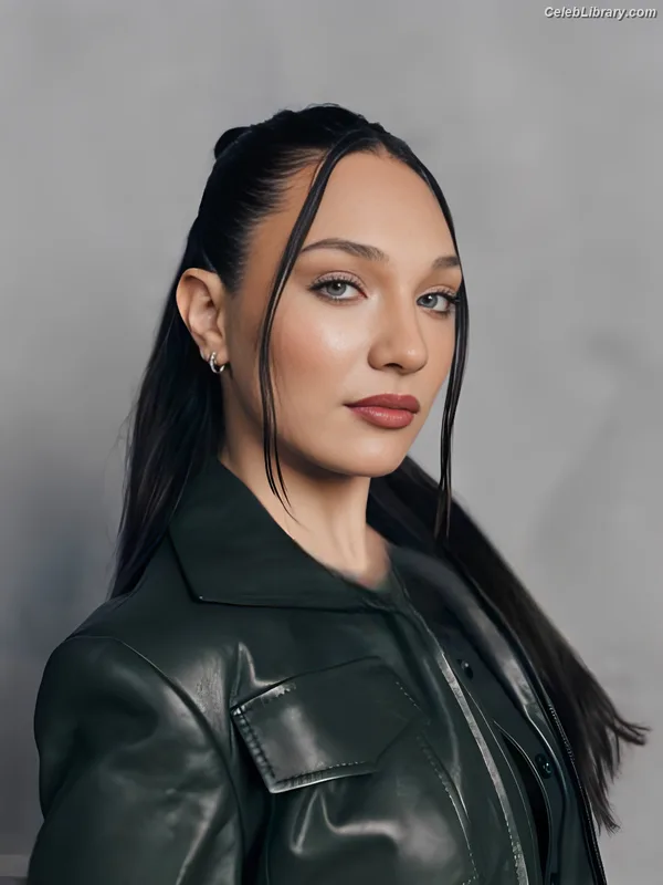 Maddie Ziegler photo 21 of 1039