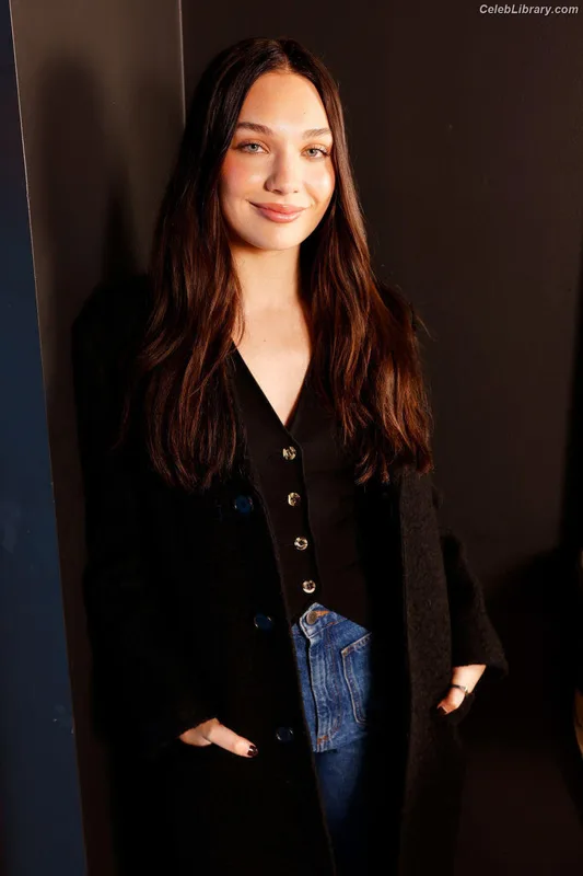 Maddie Ziegler photo 4 of 1039