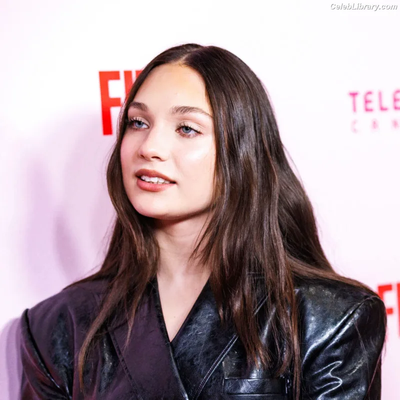 Maddie Ziegler photo 11 of 1039