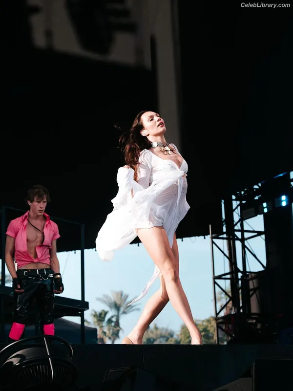 Maddie Ziegler photo 13 of 1039