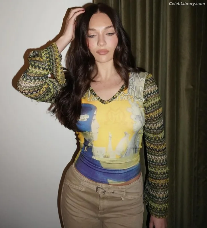 Maddie Ziegler photo 18 of 1039