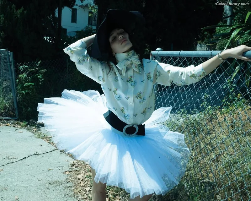 Maddie Ziegler photo 1 of 1039