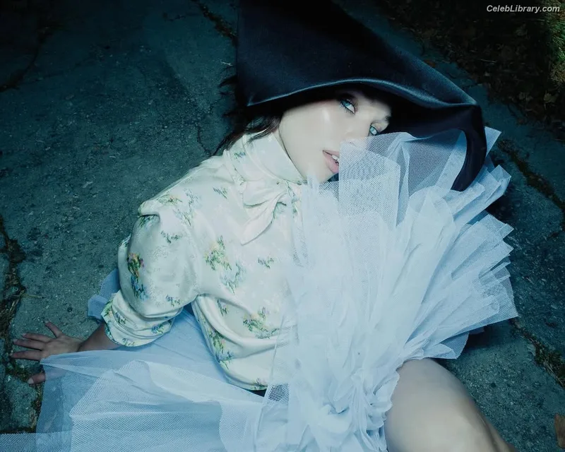 Maddie Ziegler photo 3 of 1039