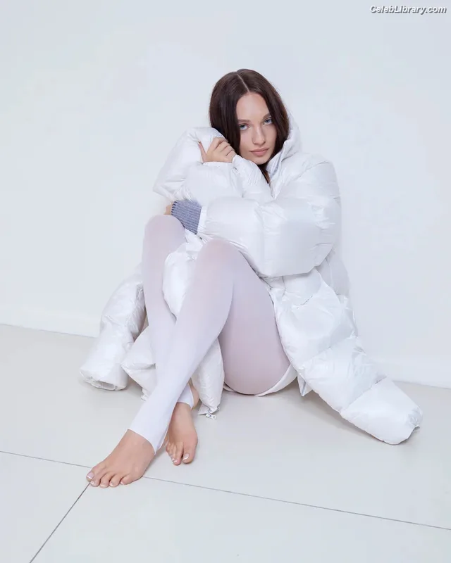 Maddie Ziegler photo 7 of 1039