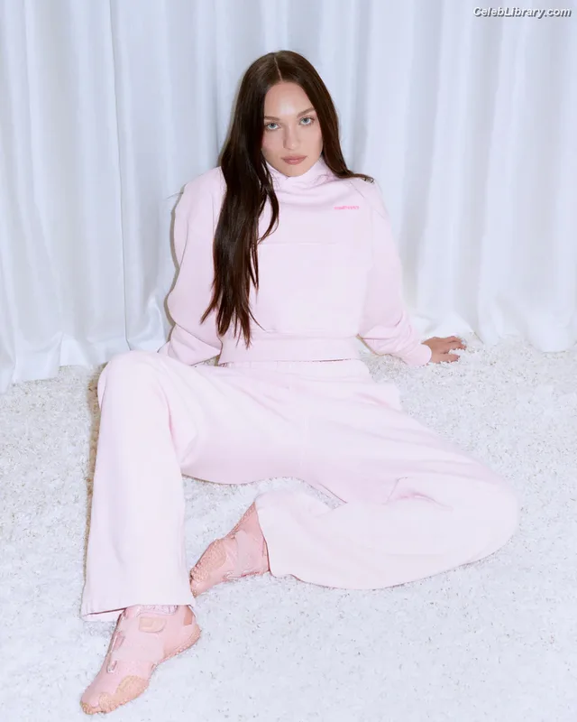 Maddie Ziegler photo 10 of 1039