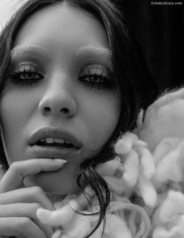 Maddie Ziegler photo 19 of 1039