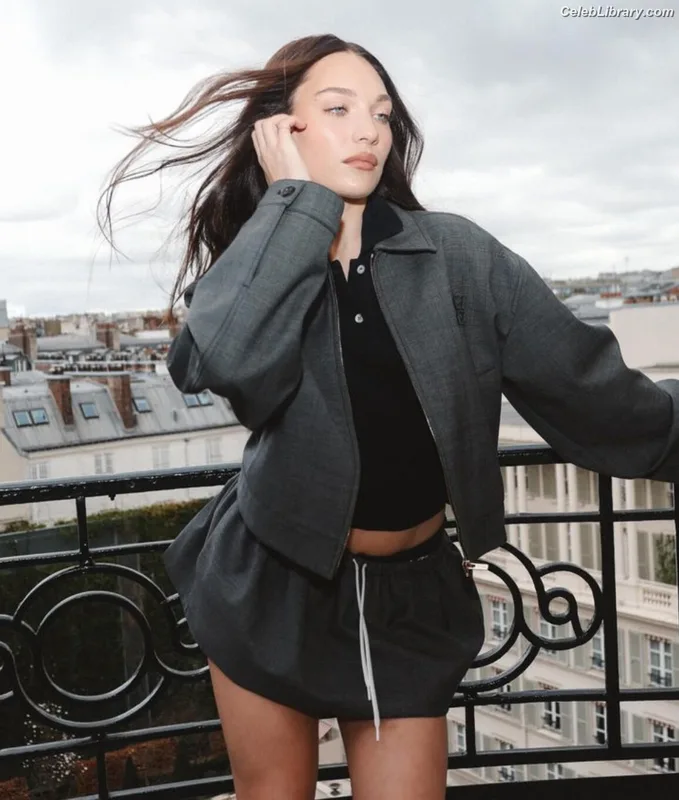 Maddie Ziegler photo 17 of 1039