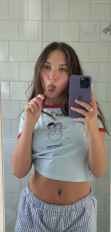 Maddie Ziegler photo 21 of 1039