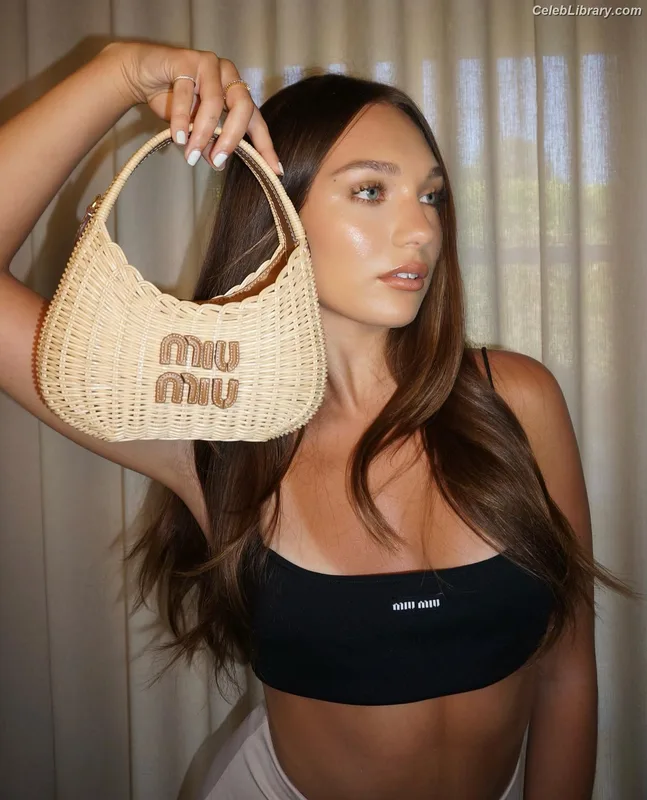 Maddie Ziegler photo 15 of 1039