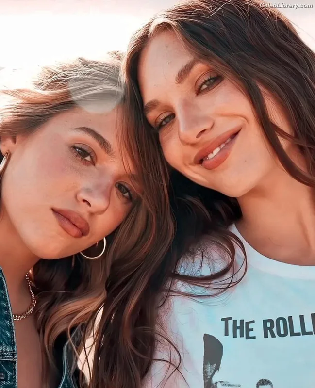 Maddie Ziegler photo 24 of 1039