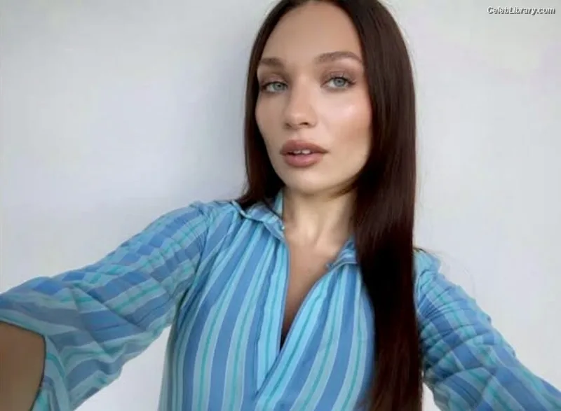 Maddie Ziegler photo 14 of 1039