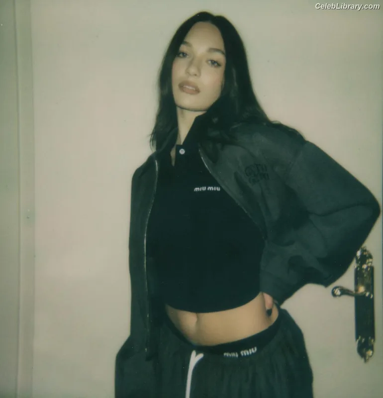 Maddie Ziegler photo 21 of 1039