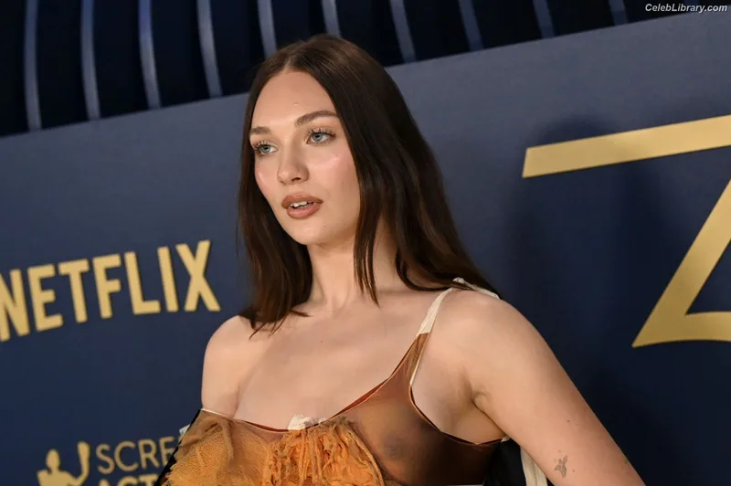Maddie Ziegler photo 8 of 1039