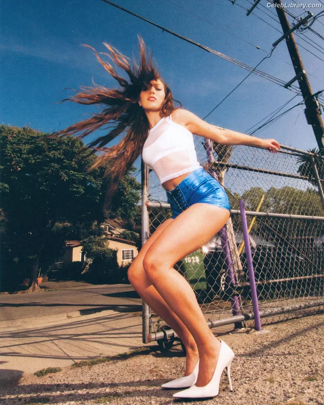 Maddie Ziegler photo 10 of 1039