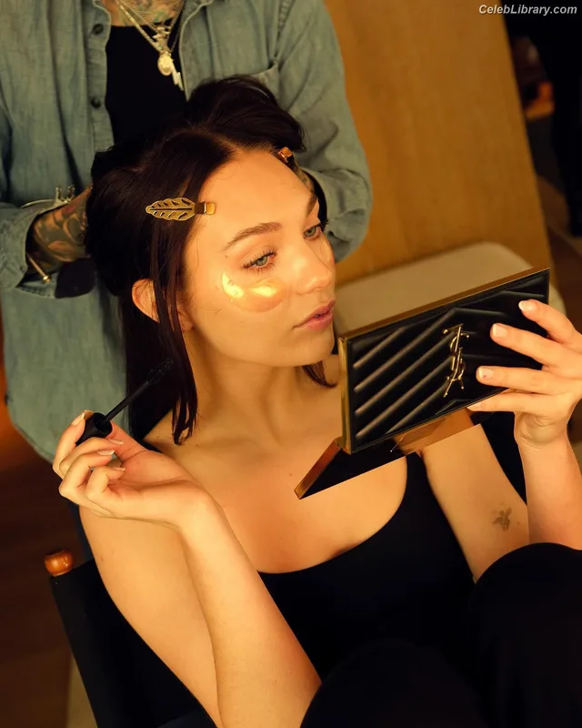 Maddie Ziegler photo 13 of 1039