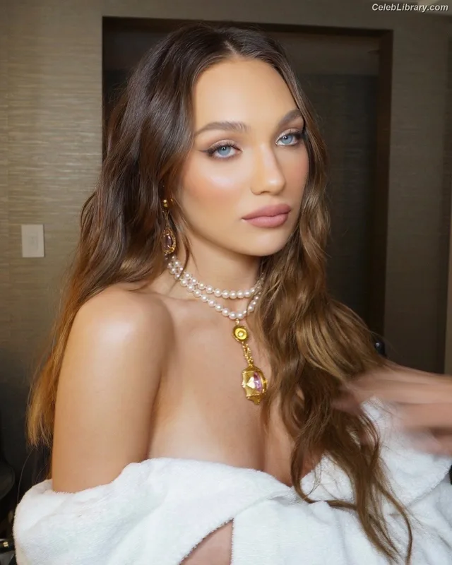Maddie Ziegler photo 8 of 1039