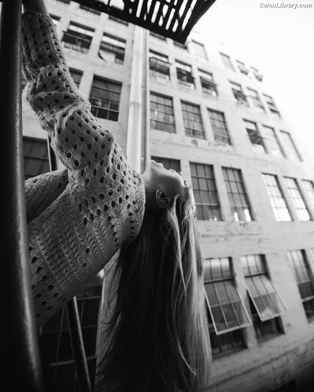 Maddie Ziegler photo 17 of 1039