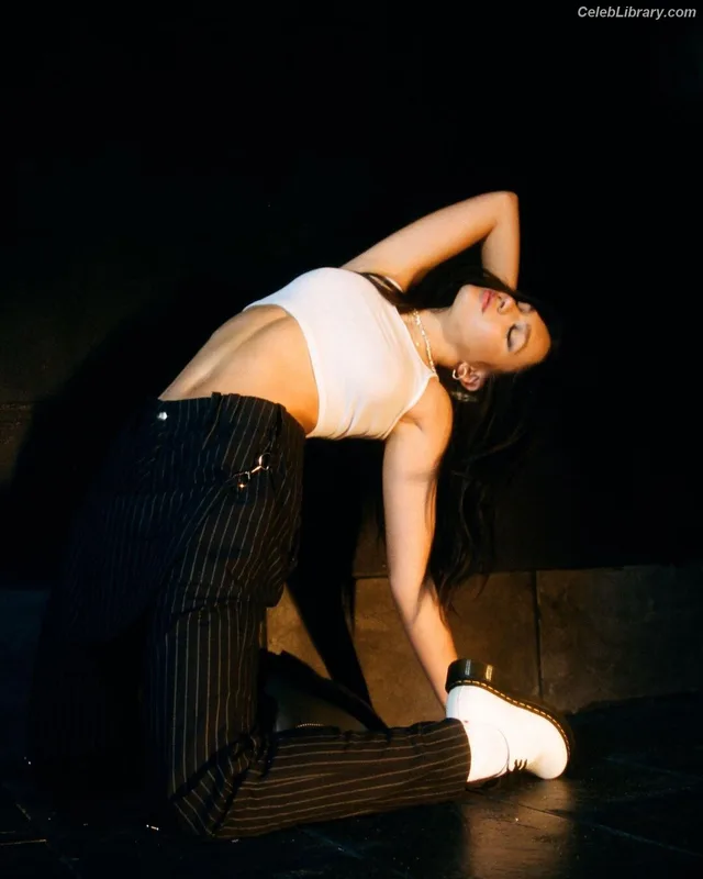 Maddie Ziegler photo 1 of 1039