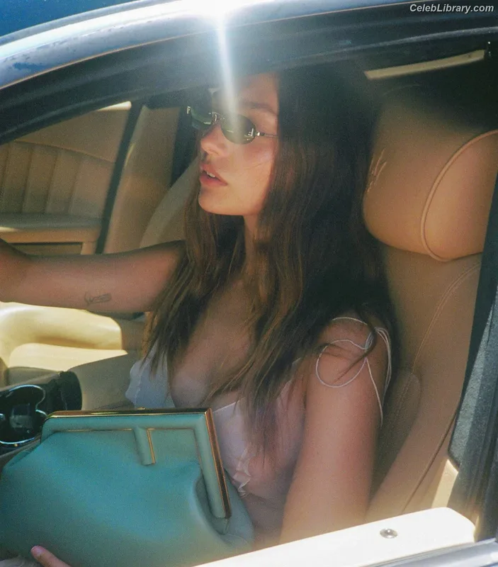 Maddie Ziegler photo 11 of 1039