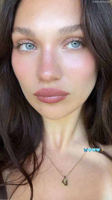 Maddie Ziegler photo 21 of 1039
