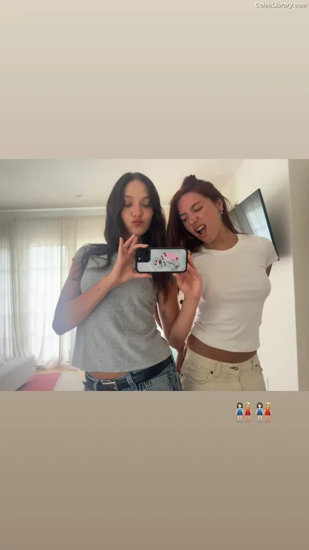 Maddie Ziegler photo 2 of 1039