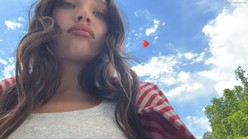 Maddie Ziegler photo 4 of 1039