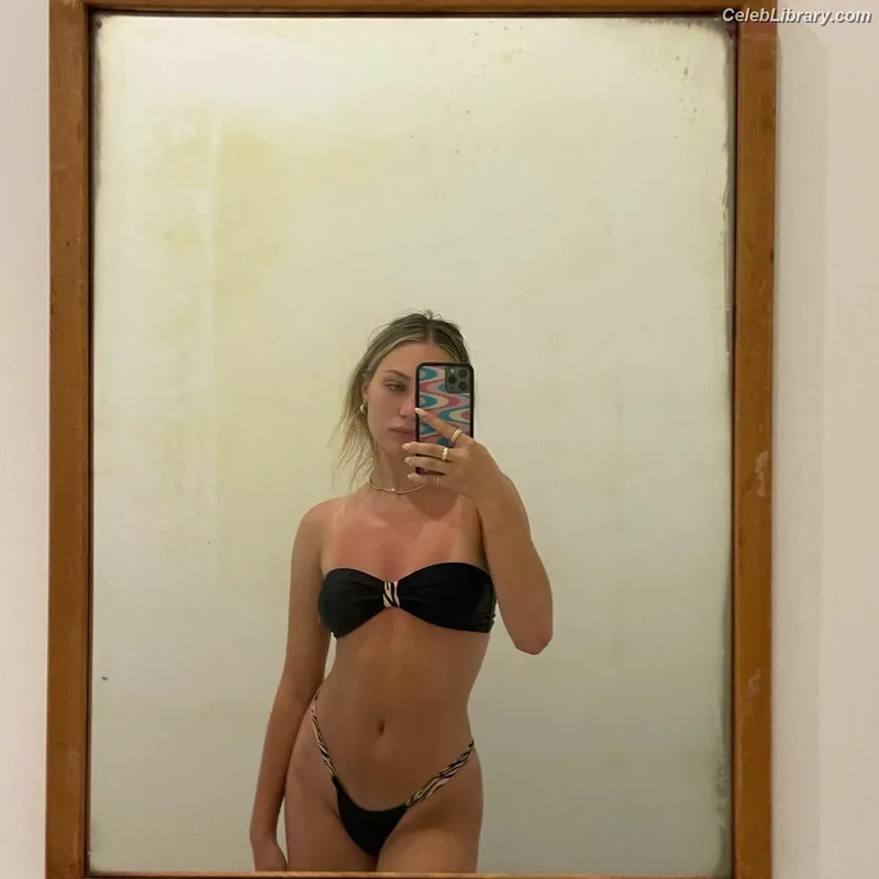 Maddie Ziegler photo 9 of 1039
