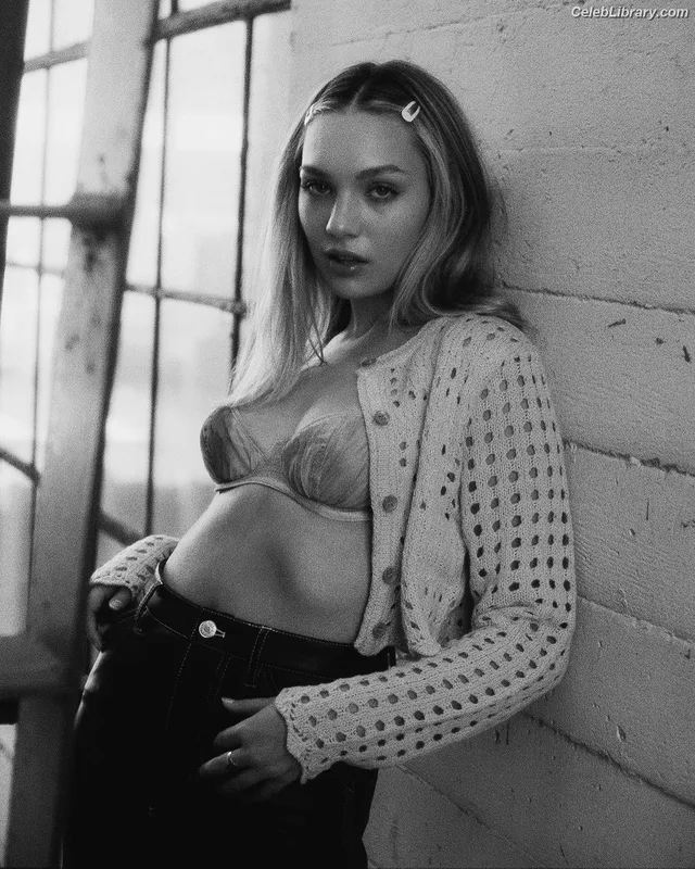 Maddie Ziegler photo 17 of 1039