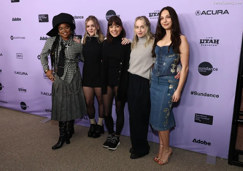 Maddie Ziegler photo 3 of 1039