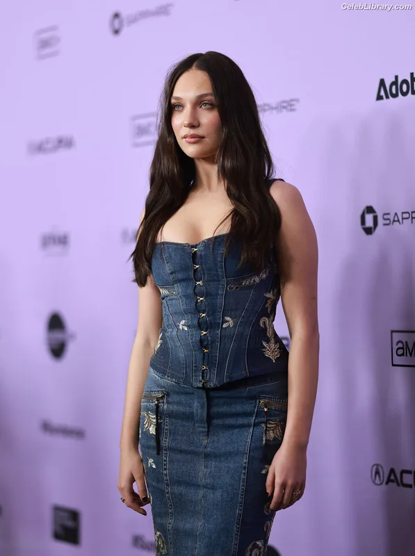 Maddie Ziegler photo 7 of 1039
