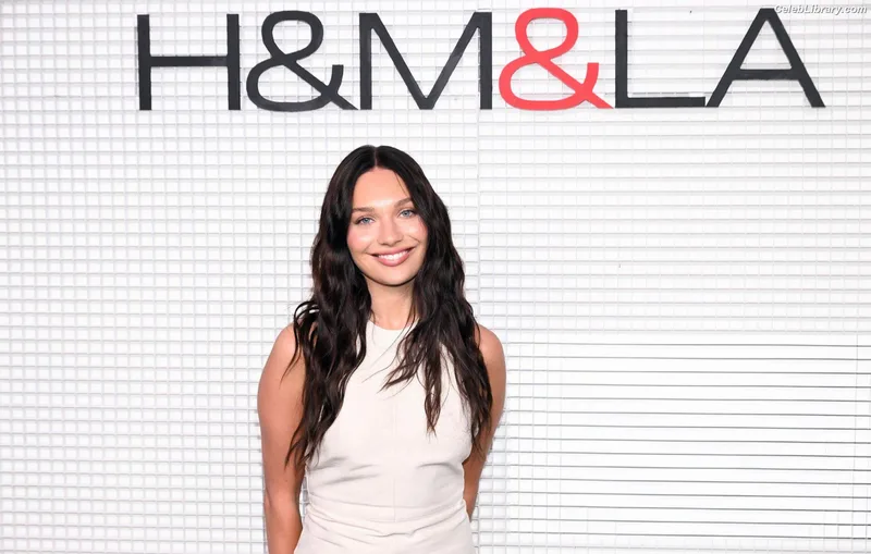 Maddie Ziegler photo 10 of 1039