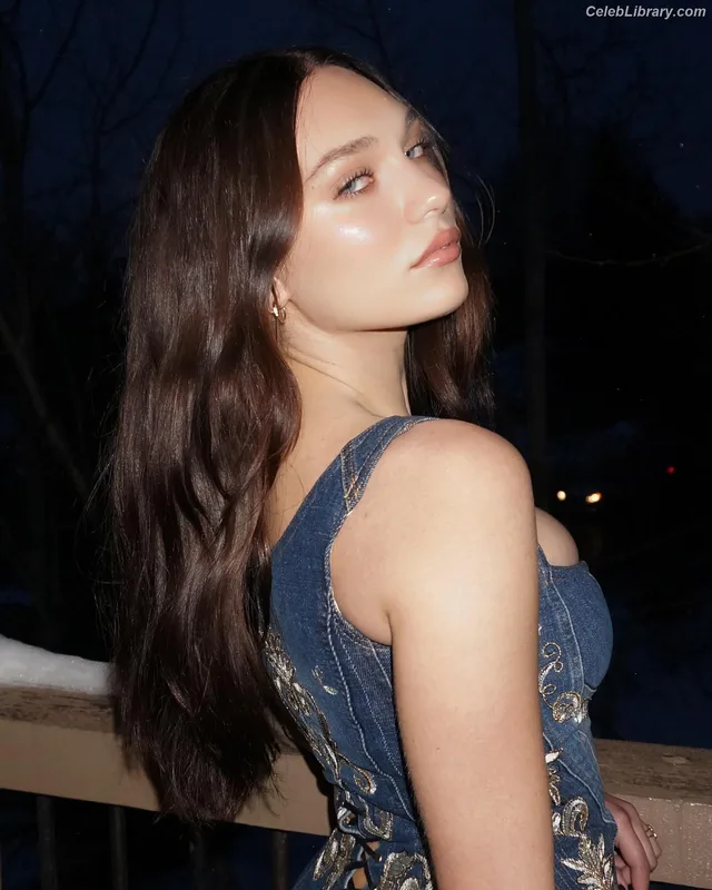 Maddie Ziegler photo 17 of 1039