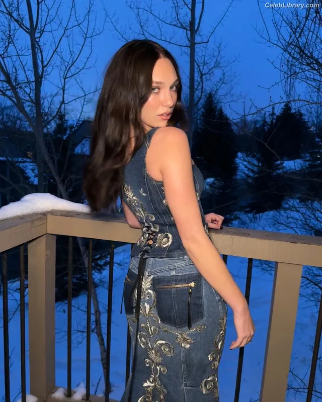Maddie Ziegler photo 22 of 1039