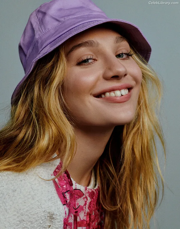 Maddie Ziegler photo 2 of 1039