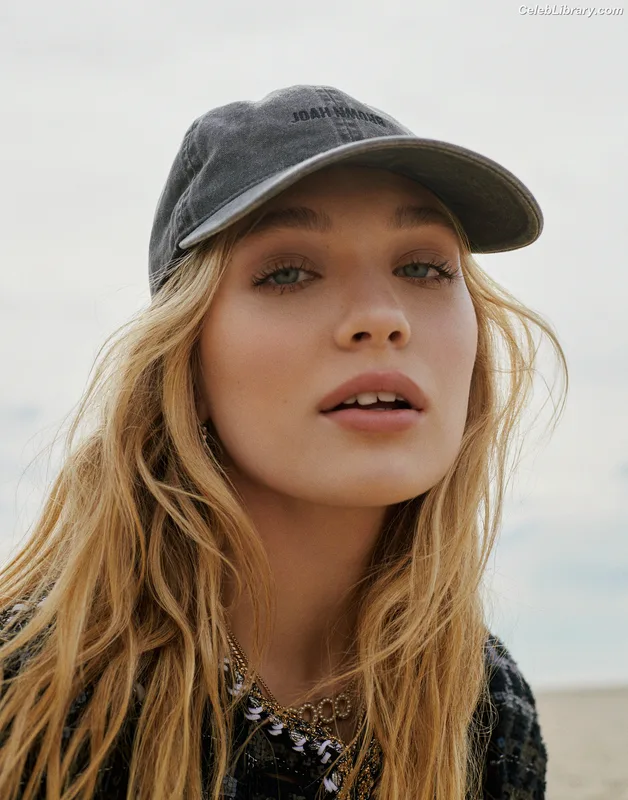 Maddie Ziegler photo 7 of 1039