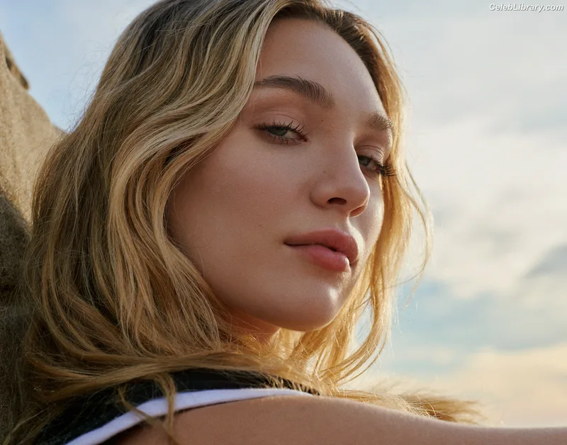 Maddie Ziegler photo 9 of 1039