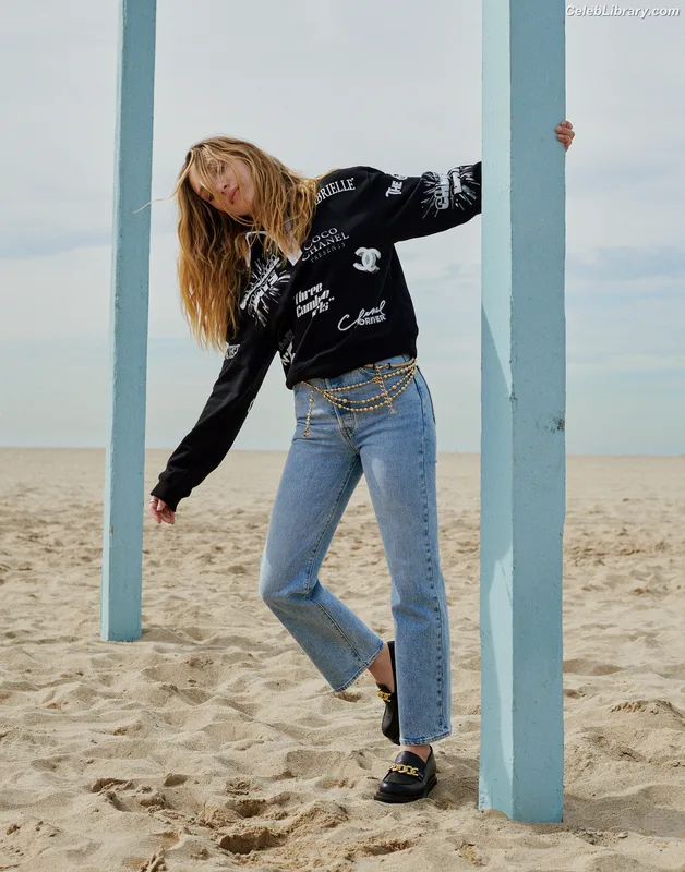 Maddie Ziegler photo 12 of 1039